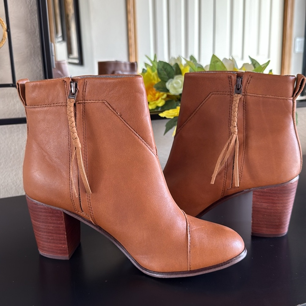 Tom’s Vegan Ankle Boots - Picture 2 of 12